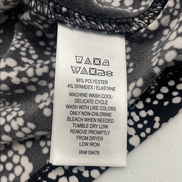 Tahari Black & White Patterned Blouse Long Sleeve Gathered at Waist Sz L - Picture 8 of 12